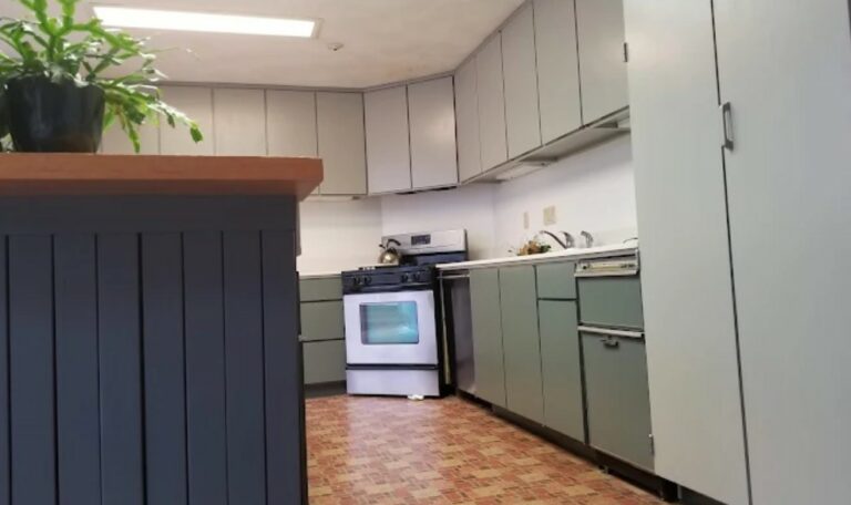 Kitchen Cabinet Refinishing & Repainting newton MA