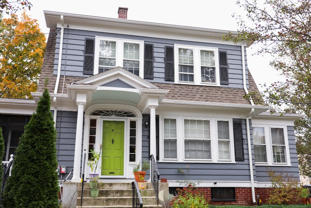 cedar-shingle-siding-modern-home